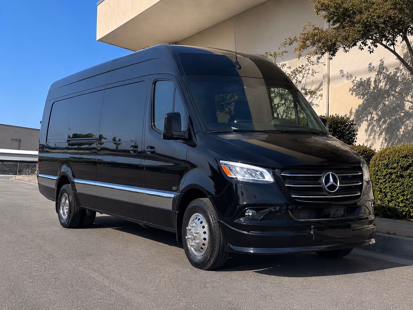 Nashville Airport Shuttle & Transportation party bus exterior