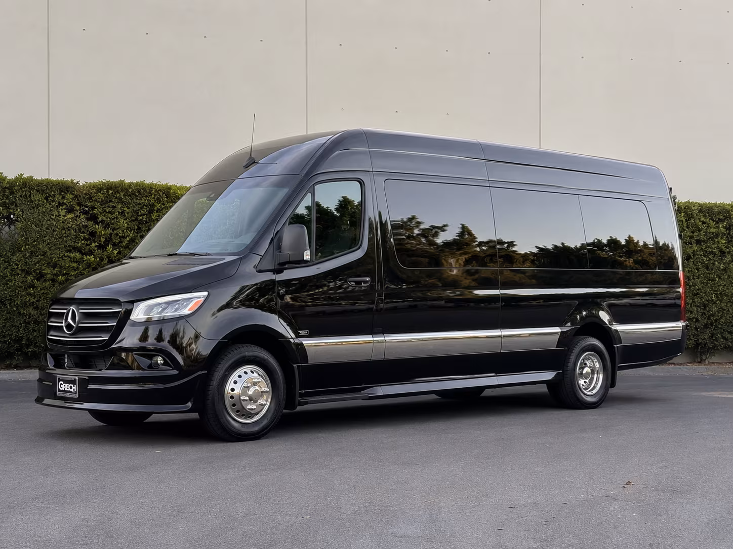 Nashville Airport Shuttle & Transportation party bus exterior