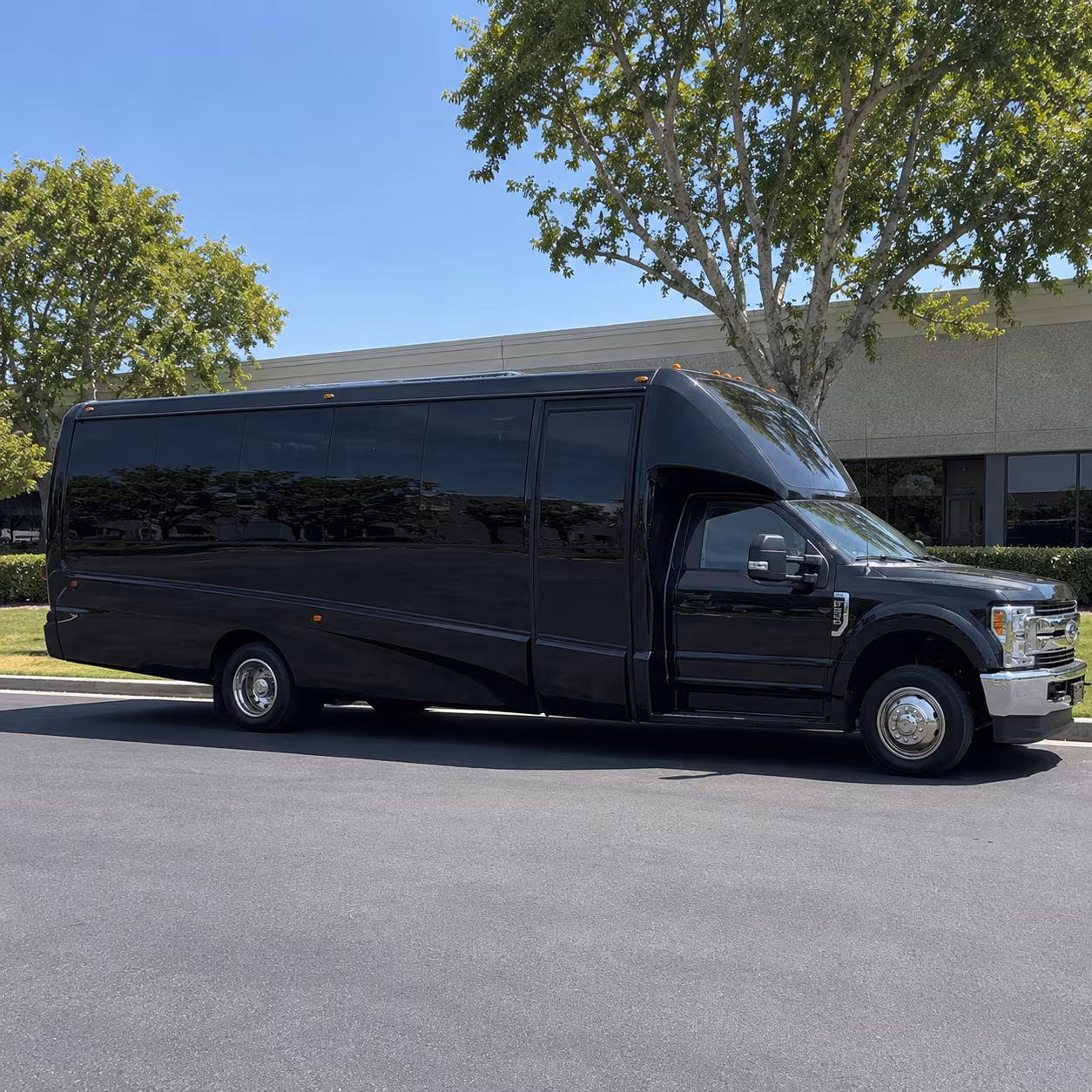 Nashville Birthday, Sweet 16, & Quinceañera Transportation party bus exterior