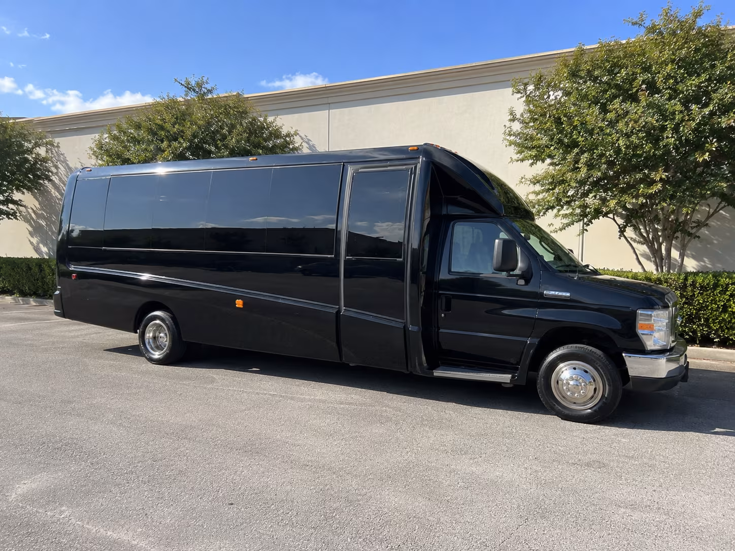 Nashville Birthday, Sweet 16, & Quinceañera Transportation group transportation